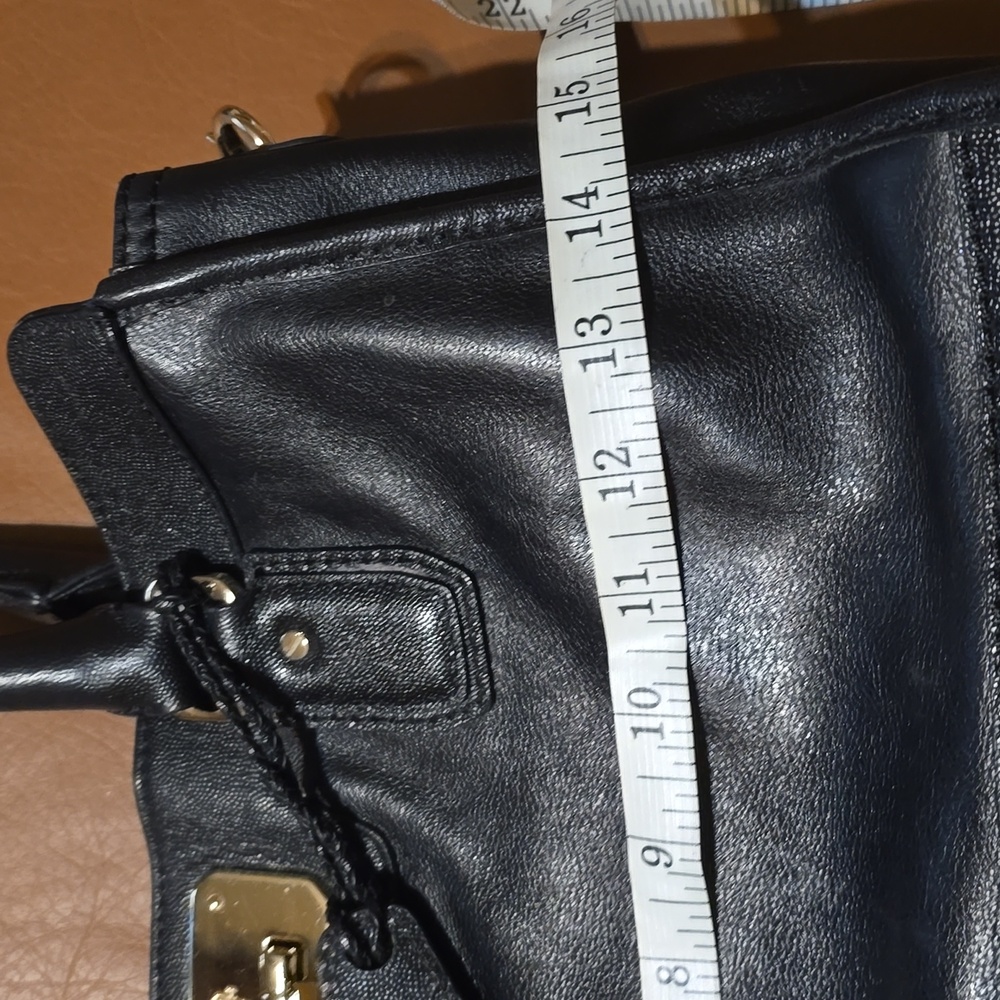 Elegant Black Leather Handbag - Picture 11 of 11